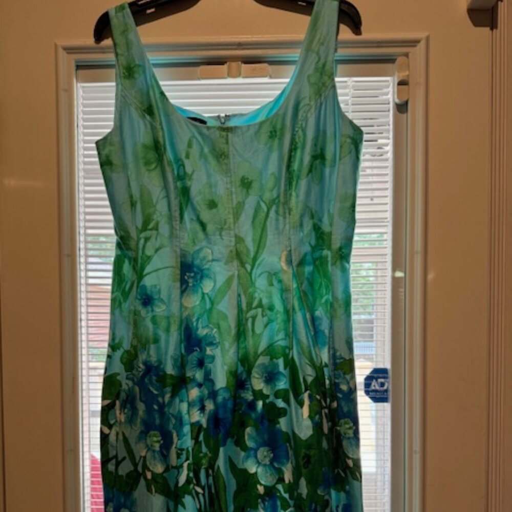 Women's size 10, Nine West, beautiful A-line dress, colors are gorgeous, pockets